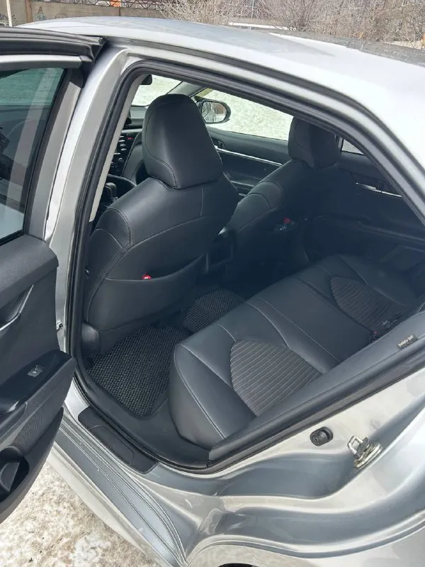 Toyota camry 70 2019 год выпуск объем двигателя 2.5л бензин цвет:серебристый металлик. родной пробег - 131 тыс. км. автомобиль весь обслуженный и очень ухоженный. 2 хозяин. птс оригинал. стёкла все родные. 2 ключа. капот, бампер и все зоны риска обтянуты бронепленкой. машина полностью обесшумлена, была произведена замена штатной акустики. регулярное прохождение то. произведенена замена передних стоек, опорных подшипников, пыльников и отбойников. ходовая в идеальном состоянии автомобиль готов к любым проверкам!!! по комплектации : -автоматический дальний свет -адаптивный круиз контроль - удержание в полосе - датчик столкновения, - датчик света -датчик давления в шинах. - комплект летний резины r19 оригинал все вопросы по телефону цена 2,8 млн, торг телефон +79493342808. - фотография - 7