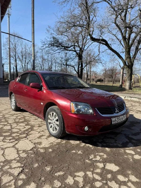 Продам mitsubishi galant 2007 года. пробег 243000. двигатель 2.4. газ/бензин коробка надёжная полноценный автомат, масло в двигателе и коробке поменяно. автомобиль технически исправен, двигатель масло не жрёт от слова совсем, коробка работает в штатном режиме, заменена тормозная жидкость, антифриз, грм поменян 15000 назад, в прошлом году заменён компрессор кондиционера, промывка системы кондиционера, замена обоих радиаторов, стартера. из недавнего: практически новая передняя подвеска. заменены: передние пружины, опорные подшипники, наружные шруза, шаровые, тормозные диски и колодки, рулевые наконечники, рулевые тяги, тяги стабилизатора, втулки стабилизатора. печка греет хорошо, кондиционер холодит. хороший свет, хорошая музыка с камерой заднего вида, регистратор, хорошая резина, кузов в хорошем состоянии для своих лет, пороги, днище в идеале, есть возрастная карозия на задних арках, не чего серьезного. документы в полном порядке. цену вижу 620000 небольшой торг. возможен обмен. осмотр донецк 79493016365 - фотография - 2