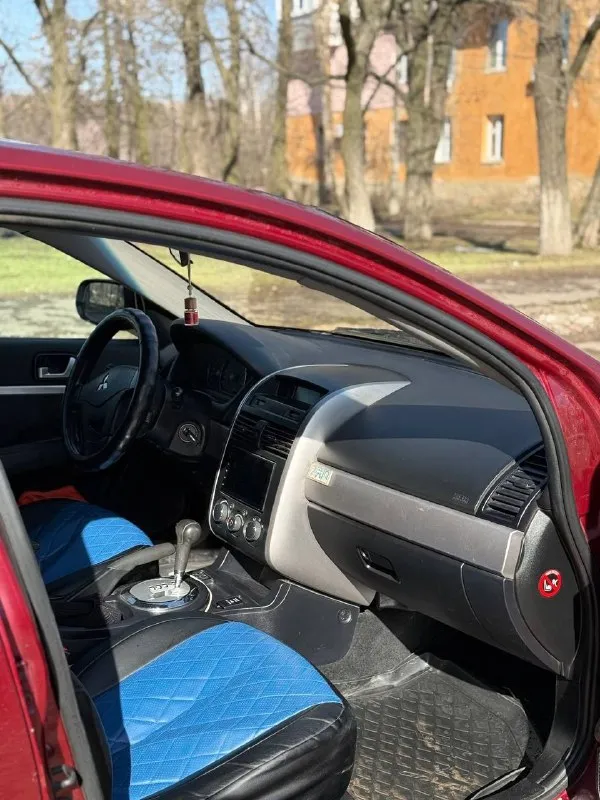 Продам mitsubishi galant 2007 года. пробег 243000. двигатель 2.4. газ/бензин коробка надёжная полноценный автомат, масло в двигателе и коробке поменяно. автомобиль технически исправен, двигатель масло не жрёт от слова совсем, коробка работает в штатном режиме, заменена тормозная жидкость, антифриз, грм поменян 15000 назад, в прошлом году заменён компрессор кондиционера, промывка системы кондиционера, замена обоих радиаторов, стартера. из недавнего: практически новая передняя подвеска. заменены: передние пружины, опорные подшипники, наружные шруза, шаровые, тормозные диски и колодки, рулевые наконечники, рулевые тяги, тяги стабилизатора, втулки стабилизатора. печка греет хорошо, кондиционер холодит. хороший свет, хорошая музыка с камерой заднего вида, регистратор, хорошая резина, кузов в хорошем состоянии для своих лет, пороги, днище в идеале, есть возрастная карозия на задних арках, не чего серьезного. документы в полном порядке. цену вижу 620000 небольшой торг. возможен обмен. осмотр донецк 79493016365 - фотография - 9