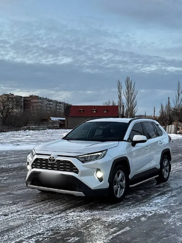Toyota rav4, об 2.0 год 2020 полный привод свет белый жемчуг пробег 130 000 пробег автомобиль дилерс... - фотография