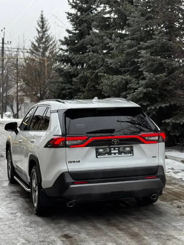 Toyota rav4, об 2.0 год 2020 полный привод свет белый жемчуг пробег 130 000 пробег автомобиль дилерский!!! куплена у официального дилера тойота ростов вся история обслуживания у официального диллера со всеми отметками без ключевой доступ двух зонный климат контроль обогрев сидений обогрев зеркал обогрев лобового стекла обогрев руля кожаный мультируль управление на руле электрорегулировка зеркал электростеклоподъёмники датчики дождя ☔️ датчики света датчики парковки камера заднего хода резина зима и лето диски литые на все вопросы отвечу по телефону, небольшой торг у машины +79495672089 цена 3 400🍋торг - фотография - 4