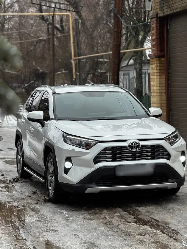 Toyota rav4, об 2.0 год 2020 полный привод свет белый жемчуг пробег 130 000 пробег автомобиль дилерский!!! куплена у официального дилера тойота ростов вся история обслуживания у официального диллера со всеми отметками без ключевой доступ двух зонный климат контроль обогрев сидений обогрев зеркал обогрев лобового стекла обогрев руля кожаный мультируль управление на руле электрорегулировка зеркал электростеклоподъёмники датчики дождя ☔️ датчики света датчики парковки камера заднего хода резина зима и лето диски литые на все вопросы отвечу по телефону, небольшой торг у машины +79495672089 цена 3 400🍋торг - фотография - 5
