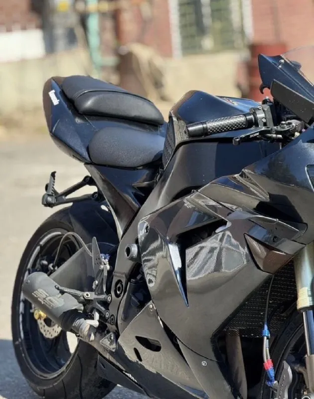 Kawasaki ninja zx10r 2006г 170 лс бешеный литр 🔥🔥🔥цена 499 тыс рублей 🔥🔥🔥 спорт байк в достойном состоянии поменяно масло, антифриз, тормозная жидкость, колодки, диски еще свежие. поставлены новые ручки, две банки одна sg другая акрапович звучит круто гаражное хранение документы чистые вин и автотека кинул ниже осмотр макеевка район пушка +79498559051 автотека 👇 vin : zxt00c028886 https://autoteka. ru/report/web/uuid/0f599cb2-688b-4bcb-ac3b-aea8e6753b5e?fromsource=websharing 📞 🇷🇺 звоните: +79498559051 - фотография - 4