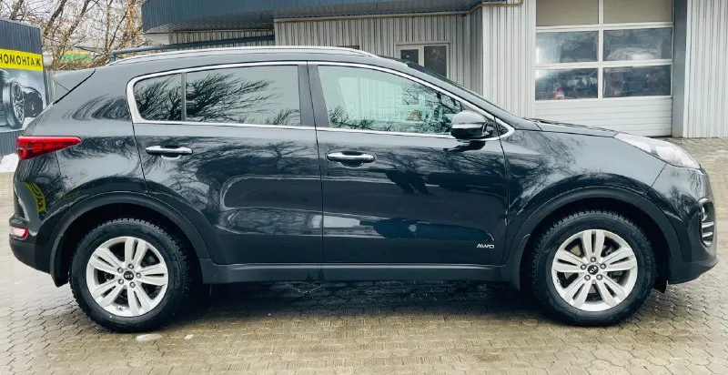 В продаже автомобиль kia sportage 2018
Автомобиль в идеальном состоянии как внешне так и технически автомобиль
Не бит не крашен, 100% никаких вложений
Не требует, двигатель работает идеально без шумно, коробка работает изумительно, по ходовой части как новая, под капотом все сухо без каких либо подтеков, по электрике норм
Работает все до единой кнопочки все
Комплектации elegance все для комфорта
Автотека вся зеленая одна собственница 👵
Бережная эксплуатация крайне редкая
Любые проверки с вашей стороны приемлемо
По документам все кристально чисто любое оформление в мрео 🇷🇺

Двигатель: 2.0 (бензин)
Коробка: автомат assin
Год выпуска 2018
Цена: 1.835.000₽
Пробег: 125.000 км.
Таких авто единицы
Срочная продажа автомобиль супер !!!!
📱+7949 396 98 55 +7918 579 09 51 📱
Телеграмм ⬆️ ватсап ⬆️
📞 🇷🇺 Звоните: +7(918)5790951 - фотография - 6