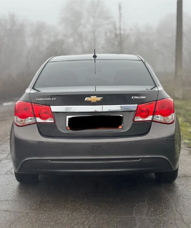 Продам chevrolet cruze ( chevrolet круз) 1.8 mt, 2013г мкпп. 🔥🔥🔥цена 790 т. р🔥🔥🔥 машина в отличном техническом состоянии, салон очень приятный, не зачуханый не прокурен. все стекла родные включая лобовое стекло. кузов хороший без рыжиков. машина в родном окрасе. ходовая полностью обслужена❗хорошая комплектация; кондиционер, подогревы сидений, зеркал, заднего лобового стекла, электростеклоподъемники, регулировка зеркал, сигнализация с автозапуском(starline), abs, esp, гур. стоит хорошая зимняя michelin r16, летняя резина в комплекте. юридически машина чистая г. антрацит звоните :+79595041461 📞 звоните: +7(959)5041461 - фотография - 5
