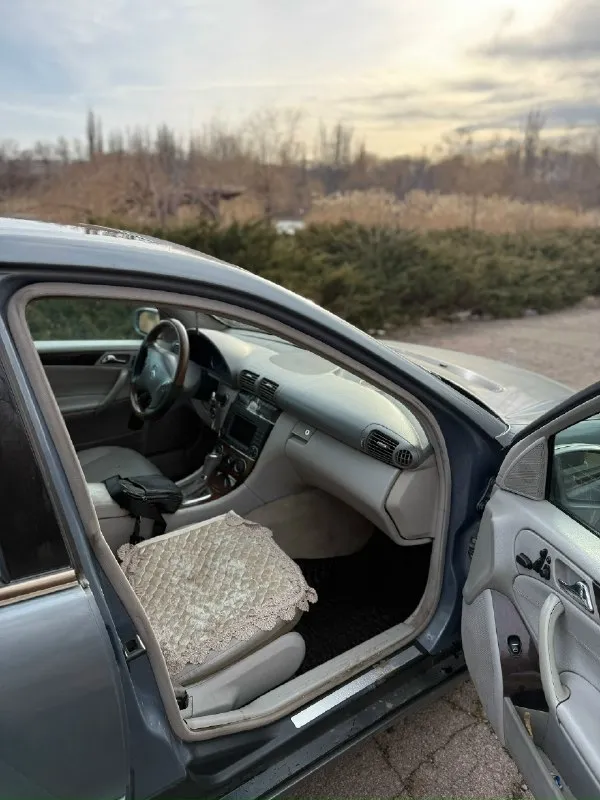 Продам mercedes c 280 полный привод, двигатель 2.8, год 2006, цена 500 000₽ хороший торг 🔥🔥🔥🔥🔥, все интересующие вопросы по телефону 📲 +7 (949) 382-64-21 📞 звоните: +7(949)3826421 - фотография - 5
