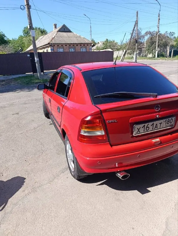 С прискорбием вынужден расстаться со своим верным спутником, автомобилем марки opel, модель astra g, год выпуска 1999. истинно преданный друг, этот автомобиль верой и правдой служил мне на протяжении 3 лет, став свидетелем множества приключений и надежным партнером в повседневной жизни. этот автомобиль — не просто средство передвижения, а воплощение мошности и элегантности. его изысканный дизайн благородный красный цвет привлекает восхищенные взгляды, а просторный кожаный салон дарит непревзойденный комфорт как водителю, так и пассажирам. под капотом скрывается мощный бензиновый 1.8, готовый покорять любые дороги. автомобиль оснащен автоматическая коробка передач, передный привод, мультимедия, стеклопакет, кондиционер. все технические аспекты находятся в идеальном состоянии, благодаря своевременному обслуживанию и бережному отношению. пробег составляет 150000км, что для данного автомобиля является лишь началом его долгой и плодотворной жизни. я являюсь единственным владе 📞 звоните: +7(949)7954277 - фотография - 4