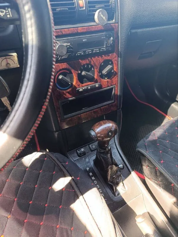 С прискорбием вынужден расстаться со своим верным спутником, автомобилем марки opel, модель astra g, год выпуска 1999. истинно преданный друг, этот автомобиль верой и правдой служил мне на протяжении 3 лет, став свидетелем множества приключений и надежным партнером в повседневной жизни. этот автомобиль — не просто средство передвижения, а воплощение мошности и элегантности. его изысканный дизайн благородный красный цвет привлекает восхищенные взгляды, а просторный кожаный салон дарит непревзойденный комфорт как водителю, так и пассажирам. под капотом скрывается мощный бензиновый 1.8, готовый покорять любые дороги. автомобиль оснащен автоматическая коробка передач, передный привод, мультимедия, стеклопакет, кондиционер. все технические аспекты находятся в идеальном состоянии, благодаря своевременному обслуживанию и бережному отношению. пробег составляет 150000км, что для данного автомобиля является лишь началом его долгой и плодотворной жизни. я являюсь единственным владе 📞 звоните: +7(949)7954277 - фотография - 5