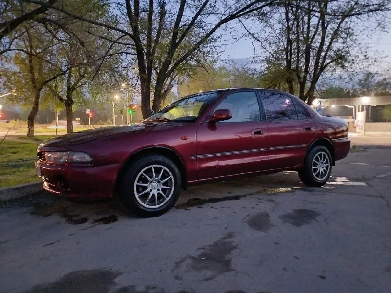 Продам mitsubishi galant куколка рождена в 1994 году , коробка без нареканий ходовка на 4 идеальная машина для новичка либо же под работу по документам времянка ездить можно до 29 года после переоформить цена жигулей 90тысяч рублей (торг на бензин) +7 959 563-87-12 📞 звоните: +7(959)5638712 - фотография - 2