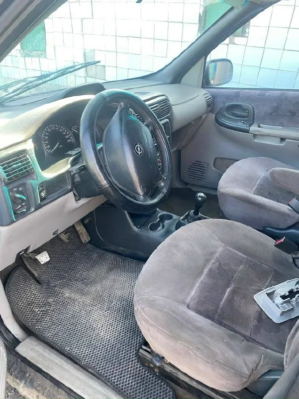 Продам opel синтра 7 местный минивен. двигатель(x22xe) 2,2 бензин стоит евро 4. ( вписанно в техпаспорт) по документам полный порядок днище, лонжероны в отличном состоянии, есть нюансы по порогам и низам дверей. стоит центральный замок, боковые двери на салазках отлично работают, ничего не разбито, есть люк. машина на ходу, запускается в любую погоду, но дымит, кпп в норме. цена 199к рублей. торез +79490662414 📞 звоните: +7(949)0662414 - фотография - 3