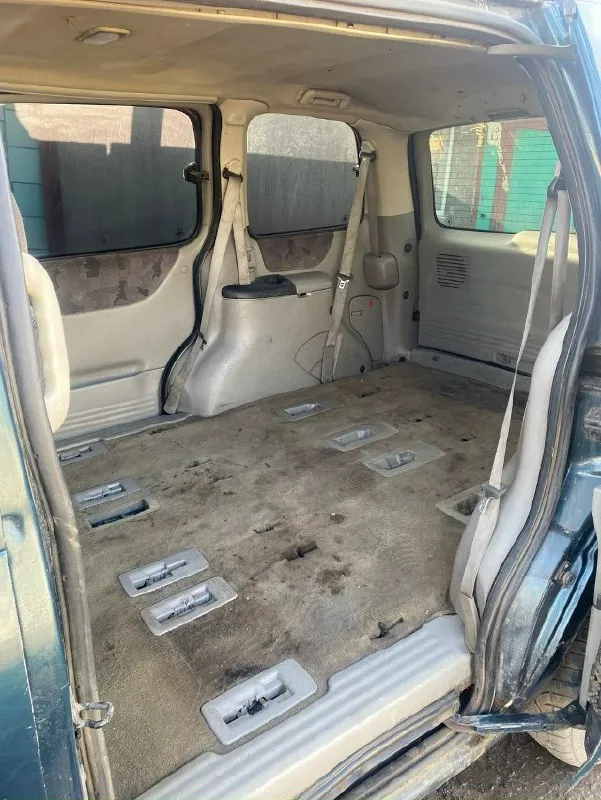 Продам opel синтра 7 местный минивен. двигатель(x22xe) 2,2 бензин стоит евро 4. ( вписанно в техпаспорт) по документам полный порядок днище, лонжероны в отличном состоянии, есть нюансы по порогам и низам дверей. стоит центральный замок, боковые двери на салазках отлично работают, ничего не разбито, есть люк. машина на ходу, запускается в любую погоду, но дымит, кпп в норме. цена 199к рублей. торез +79490662414 📞 звоните: +7(949)0662414 - фотография - 4