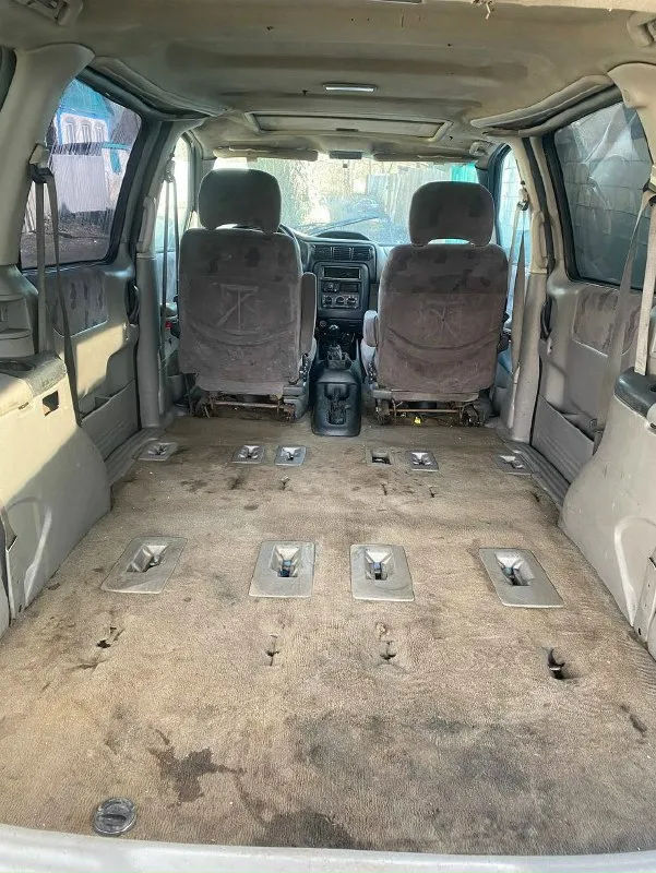 Продам opel синтра 7 местный минивен. двигатель(x22xe) 2,2 бензин стоит евро 4. ( вписанно в техпаспорт) по документам полный порядок днище, лонжероны в отличном состоянии, есть нюансы по порогам и низам дверей. стоит центральный замок, боковые двери на салазках отлично работают, ничего не разбито, есть люк. машина на ходу, запускается в любую погоду, но дымит, кпп в норме. цена 199к рублей. торез +79490662414 📞 звоните: +7(949)0662414 - фотография - 5