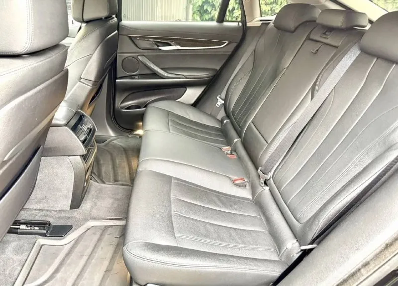 Bmw x6 f16 30d ✅ официальный (куплен у дилера в рф) ✅заводской м-пакет ✅2 собственника (я второй) ✅год выпуска 2015 ✅двигатель 3.0д (249лс) ✅коробка обычный автомат ✅оригинальный пробег 163.000 ✅полный привод ✅богатая комплектация (harman/kardon, без ключевой доступ всех 4-х дверей, подогревы всех сидений, электропривод багажника с датчиком движения и тд) ✅идеальное внешнее и техническое состояние, без вложений, полностью обслужен. ✅косметический окрас двух элементов ✅фары в пленке ✅два комплекта резины с дисками r21 (лето) r19 (зима) резина зимняя новая. ✅два комплекта ключей осмотр в г. стаханов цена 3.620.000₽ • тел. +79592661330 если не дозвонились то пишите telegram, whatsapp) реальному покупателю торг 📞 звоните: +7(959)2661330 - фотография - 10