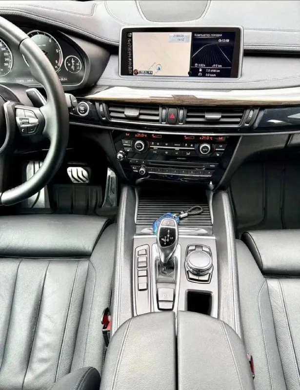 Bmw x6 f16 30d ✅ официальный (куплен у дилера в рф) ✅заводской м-пакет ✅2 собственника (я второй) ✅год выпуска 2015 ✅двигатель 3.0д (249лс) ✅коробка обычный автомат ✅оригинальный пробег 163.000 ✅полный привод ✅богатая комплектация (harman/kardon, без ключевой доступ всех 4-х дверей, подогревы всех сидений, электропривод багажника с датчиком движения и тд) ✅идеальное внешнее и техническое состояние, без вложений, полностью обслужен. ✅косметический окрас двух элементов ✅фары в пленке ✅два комплекта резины с дисками r21 (лето) r19 (зима) резина зимняя новая. ✅два комплекта ключей осмотр в г. стаханов цена 3.620.000₽ • тел. +79592661330 если не дозвонились то пишите telegram, whatsapp) реальному покупателю торг 📞 звоните: +7(959)2661330 - фотография - 8