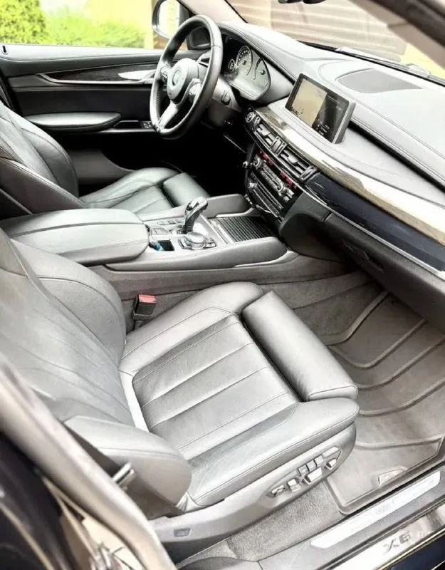 Bmw x6 f16 30d ✅ официальный (куплен у дилера в рф) ✅заводской м-пакет ✅2 собственника (я второй) ✅год выпуска 2015 ✅двигатель 3.0д (249лс) ✅коробка обычный автомат ✅оригинальный пробег 163.000 ✅полный привод ✅богатая комплектация (harman/kardon, без ключевой доступ всех 4-х дверей, подогревы всех сидений, электропривод багажника с датчиком движения и тд) ✅идеальное внешнее и техническое состояние, без вложений, полностью обслужен. ✅косметический окрас двух элементов ✅фары в пленке ✅два комплекта резины с дисками r21 (лето) r19 (зима) резина зимняя новая. ✅два комплекта ключей осмотр в г. стаханов цена 3.620.000₽ • тел. +79592661330 если не дозвонились то пишите telegram, whatsapp) реальному покупателю торг 📞 звоните: +7(959)2661330 - фотография - 9