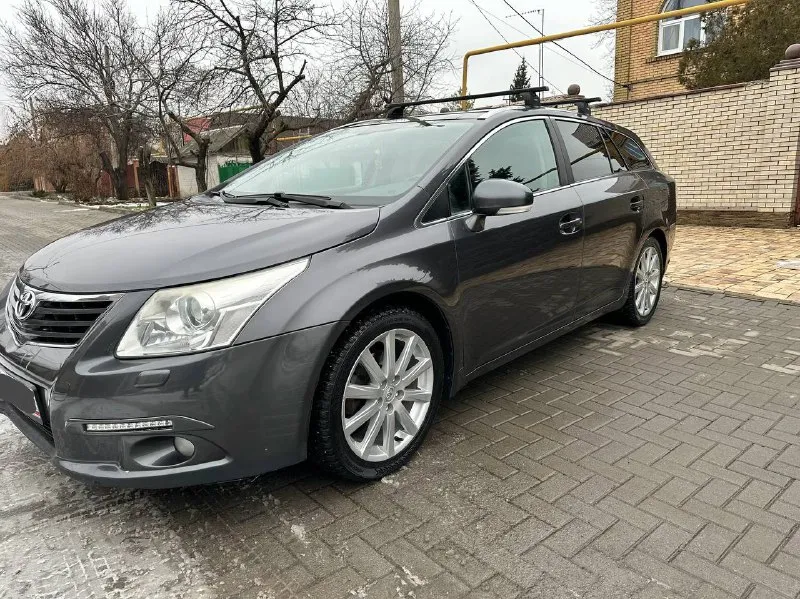 Продам toyota avensis 2010 год мотор 2.0 механика в самой максимальной и жирной комплектации лучше уже нет. . машина куплена при украине машина в отличном состоянии без вложений!! диски r18 на хорошей зимней резине. . панорамы память сидений, подогревы всего. . кожаный салон и много много другого. . технически машина в отличном состоянии кому нужен достойный автомобиль звоните за авто не стыдно цена 970.000 торг донецк +7 (949) 536-98-70 - фотография - 2