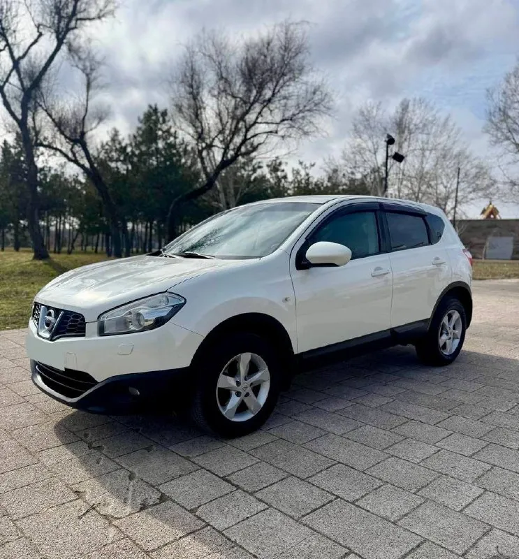 Продаю nissan qashqai 2013 года рестайлинг, 2.0 16v бензин, механика. пробег 236 362 км — оригинальный, один владелец, птс оригинал. кузов весь в заводской краске (белый перламутр), без дефектов и коррозии. двигатель mr20 надёжный, технически машина в хорошем состоянии. техосмотр пройден. мариуполь. цена 1.150.000 руб. для связи +7(949)9567088 📞 звоните: +7(949)9567088 - фотография - 3