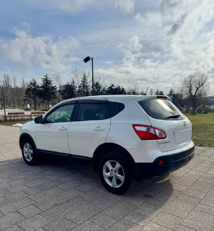 Продаю nissan qashqai 2013 года рестайлинг, 2.0 16v бензин, механика. пробег 236 362 км — оригинальный, один владелец, птс оригинал. кузов весь в заводской краске (белый перламутр), без дефектов и коррозии. двигатель mr20 надёжный, технически машина в хорошем состоянии. техосмотр пройден. мариуполь. цена 1.150.000 руб. для связи +7(949)9567088 📞 звоните: +7(949)9567088 - фотография - 5