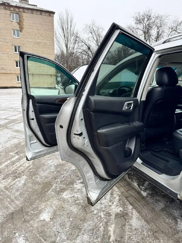 Марка автомобиля: nissan pathfinder год выпуска: 2014 пробег: 240000 км объем двигателя: 3.5 описание: ✅продам nissan pathfinder 2014, 3.5, (4wd), идеальное состояние. надежный 7-местный внедорожник. ✅двигатель и коробка передач работают безупречно. масло не расходует. ✅коробка новая, контрактная, с минимальным пробегом. ✅кузов весь в родной краске. гнили нет. ✅по ходовой части – обслужена. кожаный салон. капот в защитной пленке. ✅максимальная комплектация: обзор 360;небольшой торг уместен у капота. 7949-745-00-45 юлия. цена: 167000 номер телефона: 79493150468 город: донецк продавец: андрей предложить пост | мы в вк | реклама 📞 звоните: +7(949)7450045 - фотография - 7