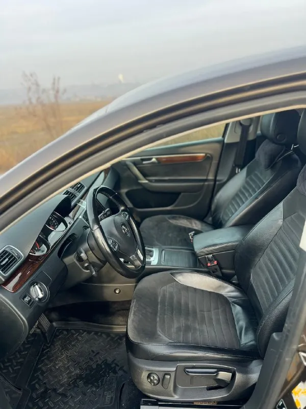 Продам volkswagen passat b7 2012 г. двигатель 1.8 (после кап. ремонта) коробка dsg (новый мехатроник) листает идеально. ходовая часть обслужена, ничего не гремит, не хрустит. пробег 225.000 км. родной. пред максимальная комплектация: адаптивный свет фар. комбинированный салон. подогрев передних сидений и заднего ряда. подогрев лобового стекла и боковых зеркал. боковые шторки и задняя электронная шторка. 2-х зонный климат контроль. круиз-контроль. датчик дождя и света. мультируль + carplay складывание боковых зеркал. электрорегулировки передних сидений. автомобиль полностью обслужен, вложений не требует. любой вид переоформления. цена 1.300.000₽ торг приветствуется у капота. тел. номер +7 (949) 365-42-21. 📞 звоните: +7(949)3654221 - фотография - 10