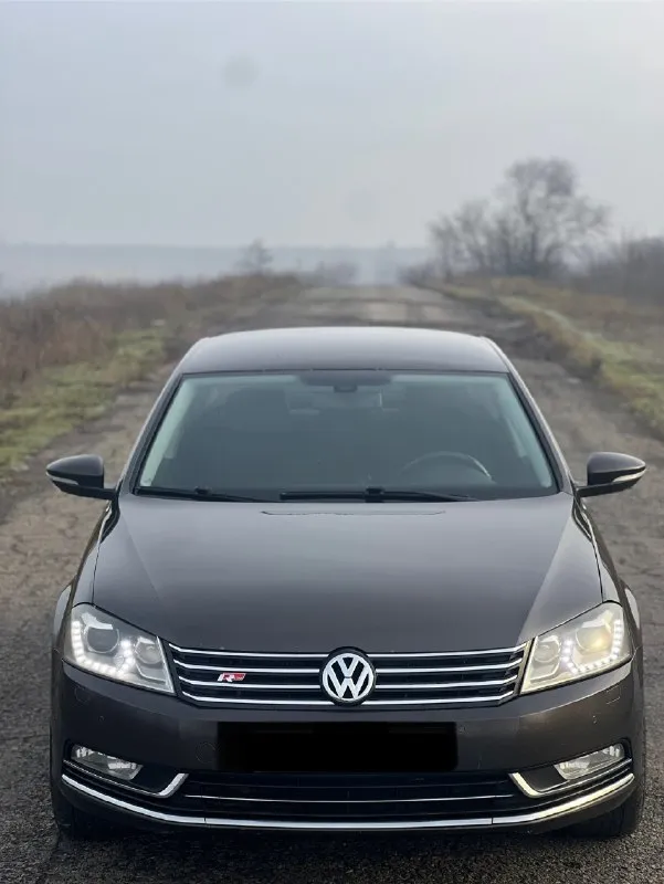 Продам volkswagen passat b7 2012 г. двигатель 1.8 (после кап. ремонта) коробка dsg (новый мехатроник) листает идеально. ходовая часть обслужена, ничего не гремит, не хрустит. пробег 225.000 км. родной. пред максимальная комплектация: адаптивный свет фар. комбинированный салон. подогрев передних сидений и заднего ряда. подогрев лобового стекла и боковых зеркал. боковые шторки и задняя электронная шторка. 2-х зонный климат контроль. круиз-контроль. датчик дождя и света. мультируль + carplay складывание боковых зеркал. электрорегулировки передних сидений. автомобиль полностью обслужен, вложений не требует. любой вид переоформления. цена 1.300.000₽ торг приветствуется у капота. тел. номер +7 (949) 365-42-21. 📞 звоните: +7(949)3654221 - фотография - 2