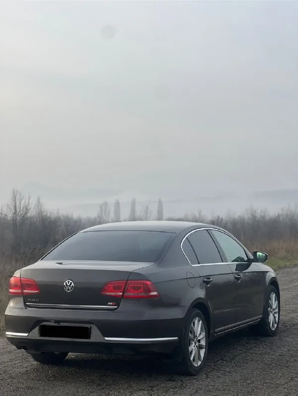 Продам volkswagen passat b7 2012 г. двигатель 1.8 (после кап. ремонта) коробка dsg (новый мехатроник) листает идеально. ходовая часть обслужена, ничего не гремит, не хрустит. пробег 225.000 км. родной. пред максимальная комплектация: адаптивный свет фар. комбинированный салон. подогрев передних сидений и заднего ряда. подогрев лобового стекла и боковых зеркал. боковые шторки и задняя электронная шторка. 2-х зонный климат контроль. круиз-контроль. датчик дождя и света. мультируль + carplay складывание боковых зеркал. электрорегулировки передних сидений. автомобиль полностью обслужен, вложений не требует. любой вид переоформления. цена 1.300.000₽ торг приветствуется у капота. тел. номер +7 (949) 365-42-21. 📞 звоните: +7(949)3654221 - фотография - 7