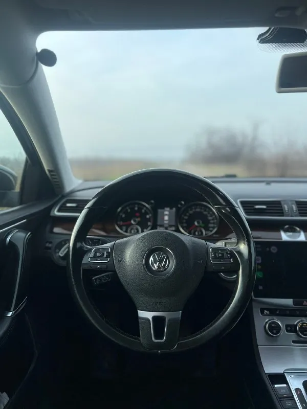 Продам volkswagen passat b7 2012 г. двигатель 1.8 (после кап. ремонта) коробка dsg (новый мехатроник) листает идеально. ходовая часть обслужена, ничего не гремит, не хрустит. пробег 225.000 км. родной. пред максимальная комплектация: адаптивный свет фар. комбинированный салон. подогрев передних сидений и заднего ряда. подогрев лобового стекла и боковых зеркал. боковые шторки и задняя электронная шторка. 2-х зонный климат контроль. круиз-контроль. датчик дождя и света. мультируль + carplay складывание боковых зеркал. электрорегулировки передних сидений. автомобиль полностью обслужен, вложений не требует. любой вид переоформления. цена 1.300.000₽ торг приветствуется у капота. тел. номер +7 (949) 365-42-21. 📞 звоните: +7(949)3654221 - фотография - 9