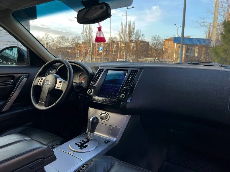 В продаже в идеальном состоянии infinity fx35, инфинити, вложений не каких не требует ! в дтп не когда не участвовал 100% обслужен абсолютно весь ! кузов без корозии и каких либо дефектов ! двигатель работает идеально! коробка автомат, работает идеально ! пробег 152 км. ! жирная комплектация, кожаный салон, эл. сиденья, память сидений, эл. регулирования руля, поставили tesla монитор google, качественный, камера заднего вида, люк, регулирование поясницы, доработанные фары сделано очень качественно, и многое другое вложено очень много сил времени и денег ! любое переформление, я хозяин, возможен обмен, на авто дешевле, цена : 925 руб. реальному покупателю реальный торг ! +79494549599 также есть телеграмм, и max 📞 звоните: +7(949)4549599 - фотография - 10