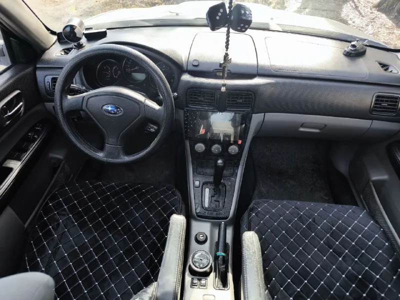 Продам subaru forester sg 💵цена : 690.000 ₽ торг 📍город - макеевка год - 2005 двигатель бензин - 2.0xt турбо (220 л. с) руль - левый коробка - автомат привод - полный двигатель, коробка, ходовка в хорошем состоянии, кожаный салон, хороший свет, хорошая музыка с андроид магнитолой, приятный выхлоп, практически новая зимняя резина на шипах. есть моменты по кузову, на фото видно. ( дно, пороги, стаканы, всё хорошем состоянии) машина на ходу каждый день, документы в порядке. звоните, пишите, расскажу по машине, дополнительные фото, видео скину в лс. +79493887082 📲 tg: @abonahl 📞 звоните: +7(949)3887082 - фотография - 7