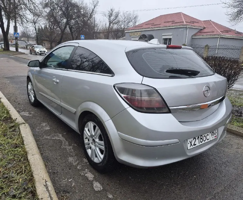 Opel astra gts - 2008 мотор 1.8 акпп - классический автомат пробег 230т. км состояние хорошее. сел и поехал. из недостатков- мелкие сколы по бамперам. документальных проблем нет - переоформление! осмотр в донецке цена 495т. р +79498384327 - фотография - 4