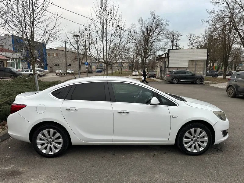 Opel astra j 1.6at 2013 218000км машина в отличном внешнем и техническом состоянии, максимальная комплектация cosmo - салон комбинированный кожа/ткань, подогревы руля, сидений, круиз контроль, двухзонный климат и т. д. летняя резина на 17дисках( зимняя в подарок) обслуживалась вовремя, ходовая часть - все идеально работает. , коробка и турбина без нареканий. машиной полностью доволен - шустрая, надежная, красивая - продаю в связи с тем, что нужна машина больше. торг небольшой у капота. обмен не интересует тел. +79495603140 цена - 1 050 000руб мариуполь 📞 звоните: +7(949)5603140 - фотография - 5