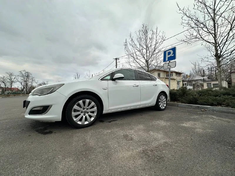 Opel astra j 1.6at 2013 218000км машина в отличном внешнем и техническом состоянии, максимальная комплектация cosmo - салон комбинированный кожа/ткань, подогревы руля, сидений, круиз контроль, двухзонный климат и т. д. летняя резина на 17дисках( зимняя в подарок) обслуживалась вовремя, ходовая часть - все идеально работает. , коробка и турбина без нареканий. машиной полностью доволен - шустрая, надежная, красивая - продаю в связи с тем, что нужна машина больше. торг небольшой у капота. обмен не интересует тел. +79495603140 цена - 1 050 000руб мариуполь 📞 звоните: +7(949)5603140 - фотография - 8