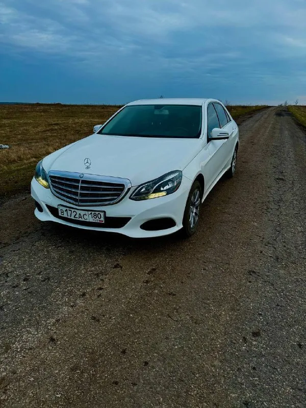 Продам mercedes e-class. автомобиль в идеальном состоянии, весь в заводском окрасе. стёкла, включая лобовое заводские! один хозяин в птс, не пригон! 2.0 турбо, 7-ми ступенчатый автомат. 2015 год выпуска, пробег 108 000 км. двигатель, коробка, ходовая в отличном состоянии, никаких вложений не требуют! 2 комплекта колёс, 2 ключа и сервисная книжка прилагается. я хозяин, переоформление без проблем! автомобиль находится в старобешево. цена 2 500 000 рублей. за более подробной информацией обращаться по телефону: +7 (949) 524-94-12. 📲 tg: валентин 📞 звоните: +7(949)5249412 - фотография - 2