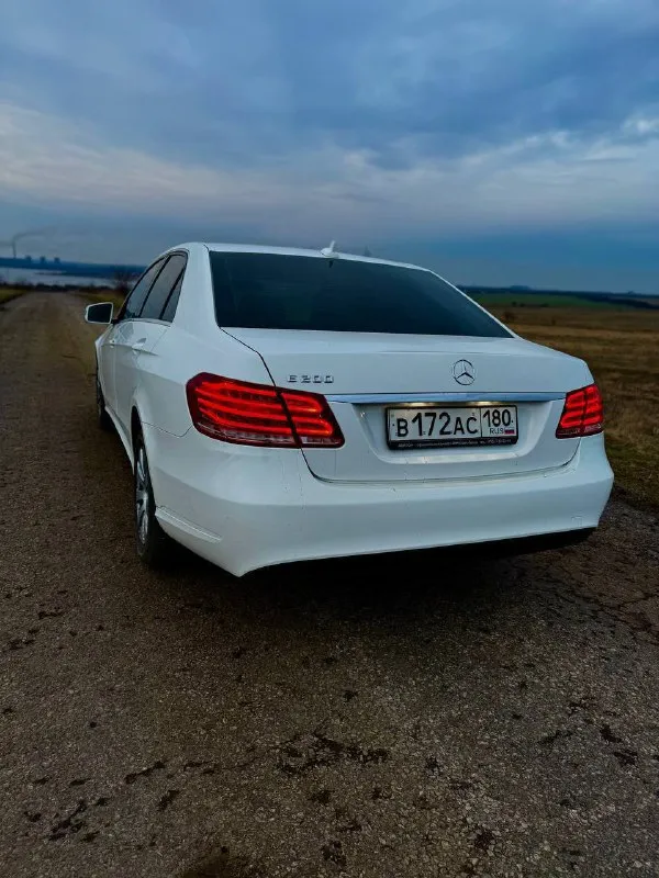 Продам mercedes e-class. автомобиль в идеальном состоянии, весь в заводском окрасе. стёкла, включая лобовое заводские! один хозяин в птс, не пригон! 2.0 турбо, 7-ми ступенчатый автомат. 2015 год выпуска, пробег 108 000 км. двигатель, коробка, ходовая в отличном состоянии, никаких вложений не требуют! 2 комплекта колёс, 2 ключа и сервисная книжка прилагается. я хозяин, переоформление без проблем! автомобиль находится в старобешево. цена 2 500 000 рублей. за более подробной информацией обращаться по телефону: +7 (949) 524-94-12. 📲 tg: валентин 📞 звоните: +7(949)5249412 - фотография - 5
