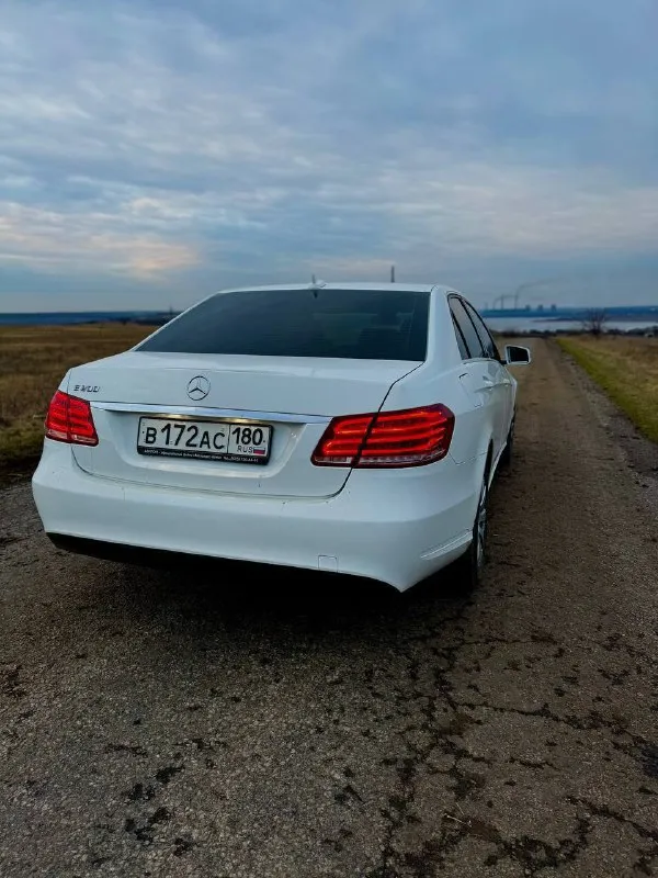 Продам mercedes e-class. автомобиль в идеальном состоянии, весь в заводском окрасе. стёкла, включая лобовое заводские! один хозяин в птс, не пригон! 2.0 турбо, 7-ми ступенчатый автомат. 2015 год выпуска, пробег 108 000 км. двигатель, коробка, ходовая в отличном состоянии, никаких вложений не требуют! 2 комплекта колёс, 2 ключа и сервисная книжка прилагается. я хозяин, переоформление без проблем! автомобиль находится в старобешево. цена 2 500 000 рублей. за более подробной информацией обращаться по телефону: +7 (949) 524-94-12. 📲 tg: валентин 📞 звоните: +7(949)5249412 - фотография - 6