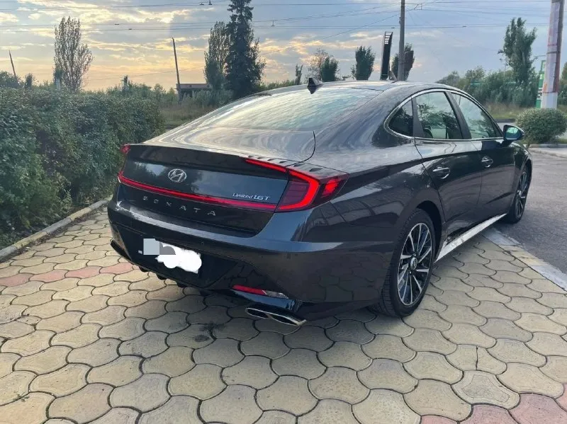 Продам hyundai sonata 2020год. пробег 58000км. состояние отличное комплектация limited + с виртуальной приборкой на русском языке и адаптивным круизом экстренным торможением. функция удержания полосы, автозапуск заводской. парктроники, камера 360,фары full led, автопарковка, контурная подсветка интерьера салона, музыка bosse. передние сидения с регулировками, обдувом и обогревом. подогрев руля, два комплекта резины. возможен обмен с моей доплатой. цена 2500 🍋 торг есть. +79493177171 📞 звоните: +7(949)3177171 - фотография - 4