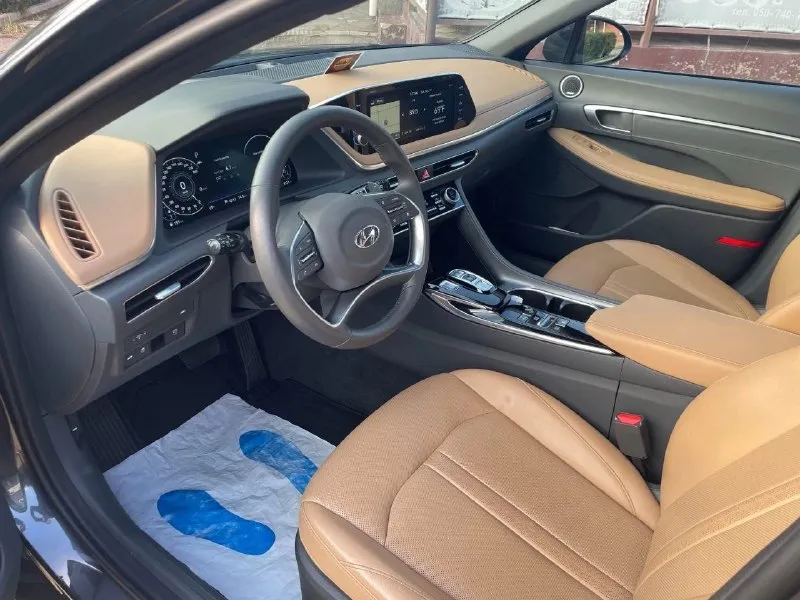 Продам hyundai sonata 2020год. пробег 58000км. состояние отличное комплектация limited + с виртуальной приборкой на русском языке и адаптивным круизом экстренным торможением. функция удержания полосы, автозапуск заводской. парктроники, камера 360,фары full led, автопарковка, контурная подсветка интерьера салона, музыка bosse. передние сидения с регулировками, обдувом и обогревом. подогрев руля, два комплекта резины. возможен обмен с моей доплатой. цена 2500 🍋 торг есть. +79493177171 📞 звоните: +7(949)3177171 - фотография - 6