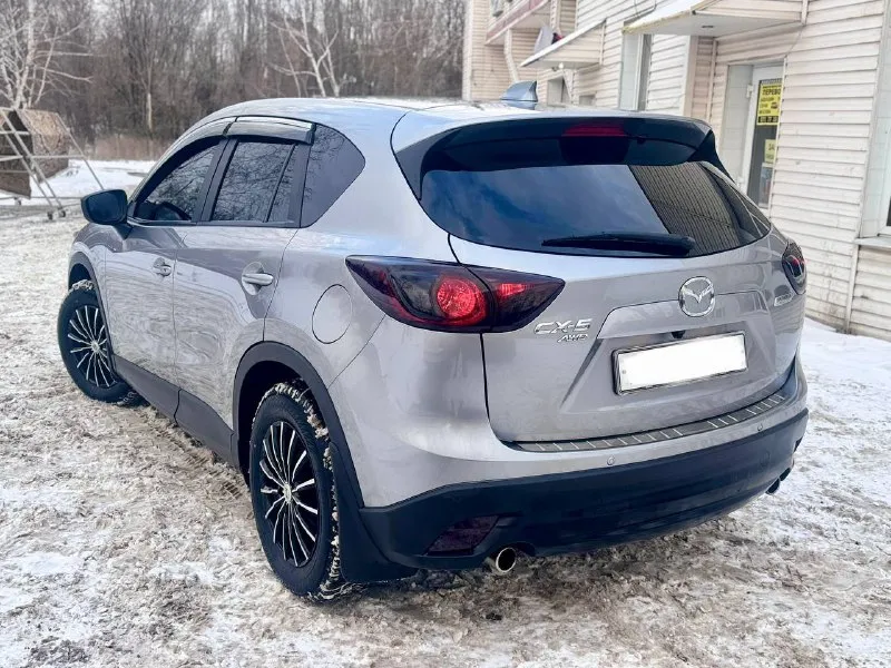 Mazda cx-5, 2013 г. , максимальная комплектация продаю надежный и ухоженный кроссовер. 🔹 двигатель: 2.0 бензин 🔹 пробег: 165 000 км 🔹 комплектация: максимальная автомобиль не бит, не крашен, весь в родном окрасе. кузов ровный, без повреждений и коррозии. техническое состояние отличное: двигатель работает тихо и ровно, коробка без рывков, подвеска без посторонних звуков. все обслуживание проводилось своевременно. магнитола стоит дорогая, камера сабвуфер усилитель и 4 динамика салон чистый, ухоженный, не прокурен. богатая комплектация: все функции работают исправно. документы в полном порядке, юридически чистый автомобиль. отличный вариант для города и трассы — комфортный, экономичный и надежный. разумный торг у капота. осмотр по договоренности. донецк возможен обмен возможно продажа в кредит цена 1 490 000 +79895435743 телеграм ватсап +79495095858 📲 tg: николай н а 📞 звоните: +7(949)5095858 - фотография - 3
