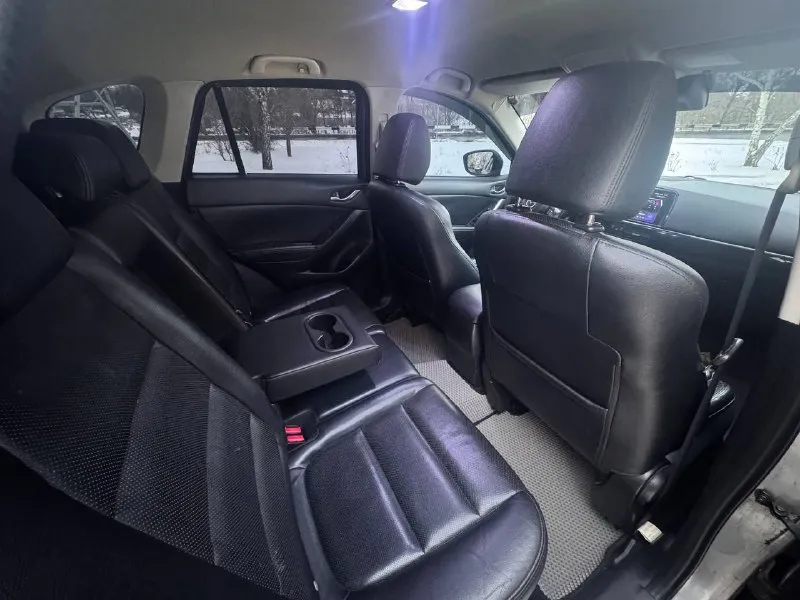 Mazda cx-5, 2013 г. , максимальная комплектация продаю надежный и ухоженный кроссовер. 🔹 двигатель: 2.0 бензин 🔹 пробег: 165 000 км 🔹 комплектация: максимальная автомобиль не бит, не крашен, весь в родном окрасе. кузов ровный, без повреждений и коррозии. техническое состояние отличное: двигатель работает тихо и ровно, коробка без рывков, подвеска без посторонних звуков. все обслуживание проводилось своевременно. магнитола стоит дорогая, камера сабвуфер усилитель и 4 динамика салон чистый, ухоженный, не прокурен. богатая комплектация: все функции работают исправно. документы в полном порядке, юридически чистый автомобиль. отличный вариант для города и трассы — комфортный, экономичный и надежный. разумный торг у капота. осмотр по договоренности. донецк возможен обмен возможно продажа в кредит цена 1 490 000 +79895435743 телеграм ватсап +79495095858 📲 tg: николай н а 📞 звоните: +7(949)5095858 - фотография - 8