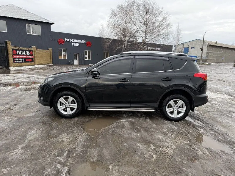Марка автомобиля: toyota рав 4 год выпуска: 2013 пробег: 206302 км объем двигателя: 2.0 описание: продам рав4 2013 года я второй хозяин, птс оригинал машина вся в родном окрасе стекла все родные включая лобовое. покупал у официального дилера в кемерово. пробег 206300. на 200тыс поменял масло в акпп и двс. два комплекта колёс на литых дисках (зима, лето) владею 1.5 года. стоит сигнализация с автозапуском и обратной связью. двс и акпп на отлично, масло не употребляет. цена: 1970000 номер телефона: +79497934435 город: енакиево продавец: evgenang138 предложить пост | мы в вк | реклама 📞 звоните: +7(949)7934435 - фотография - 3