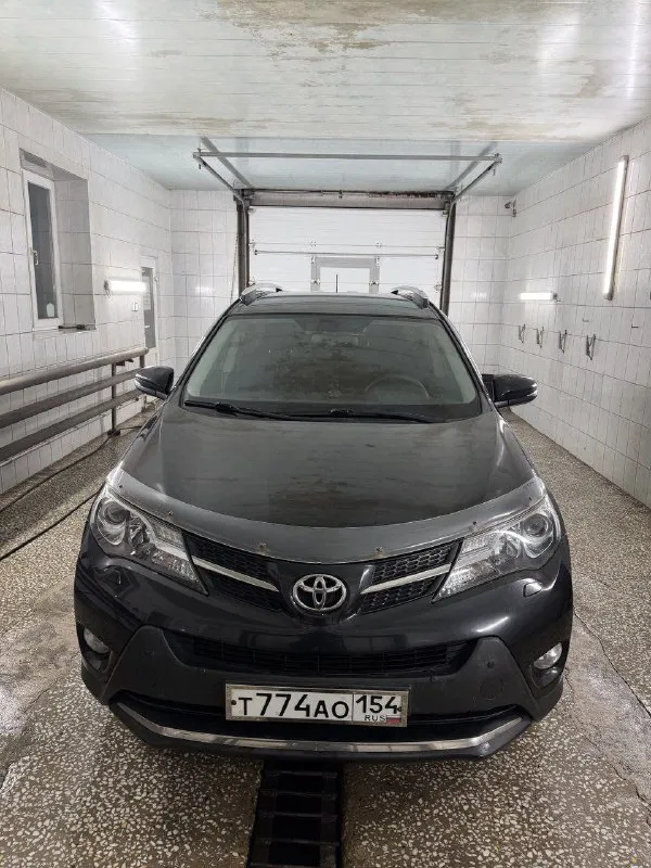 Марка автомобиля: toyota рав 4 год выпуска: 2013 пробег: 206302 км объем двигателя: 2.0 описание: продам рав4 2013 года я второй хозяин, птс оригинал машина вся в родном окрасе стекла все родные включая лобовое. покупал у официального дилера в кемерово. пробег 206300. на 200тыс поменял масло в акпп и двс. два комплекта колёс на литых дисках (зима, лето) владею 1.5 года. стоит сигнализация с автозапуском и обратной связью. двс и акпп на отлично, масло не употребляет. цена: 1970000 номер телефона: +79497934435 город: енакиево продавец: evgenang138 предложить пост | мы в вк | реклама 📞 звоните: +7(949)7934435 - фотография - 4
