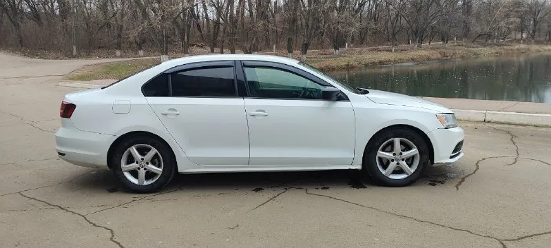 Продам volkswagen jetta 1.4tsi (150л/с) 2016 года выпуска пробег 124000 миль коробка автомат (aisin) автомобиль в родном окрасе. есть пару вмятин на порогах и нюансы по переднему бамперу. была произведена замена масла в двигателе и замена ремня и роликов грм. 2 комплекта резины я хозяин. енакиево цена 1200000₽ +79493570774 📲 tg: @se_pro87 📞 звоните: +7(949)3570774 - фотография - 5