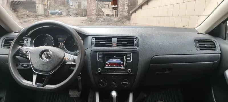 Продам volkswagen jetta 1.4tsi (150л/с) 2016 года выпуска пробег 124000 миль коробка автомат (aisin) автомобиль в родном окрасе. есть пару вмятин на порогах и нюансы по переднему бамперу. была произведена замена масла в двигателе и замена ремня и роликов грм. 2 комплекта резины я хозяин. енакиево цена 1200000₽ +79493570774 📲 tg: @se_pro87 📞 звоните: +7(949)3570774 - фотография - 9