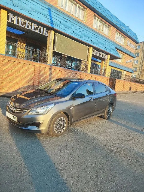 Hunday solaris 2015г- октябрь, двигатель 1.4 107л. с очень резвый, цепь новая, масло фильтра всё новое, кпп механика 5ст идеальная, по ходовой всё отлично, салон хороший, резина новая, с документами всё впорядке, собственник. машина в г. красный луч. цена 650т. р +79592625026 📞 звоните: +7(959)2625026 - фотография - 3