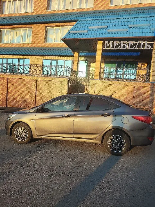 Hunday solaris 2015г- октябрь, двигатель 1.4 107л. с очень резвый, цепь новая, масло фильтра всё новое, кпп механика 5ст идеальная, по ходовой всё отлично, салон хороший, резина новая, с документами всё впорядке, собственник. машина в г. красный луч. цена 650т. р +79592625026 📞 звоните: +7(959)2625026 - фотография - 4