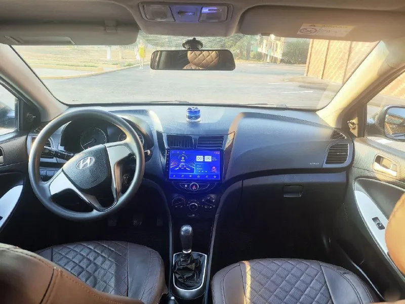 Hunday solaris 2015г- октябрь, двигатель 1.4 107л. с очень резвый, цепь новая, масло фильтра всё новое, кпп механика 5ст идеальная, по ходовой всё отлично, салон хороший, резина новая, с документами всё впорядке, собственник. машина в г. красный луч. цена 650т. р +79592625026 📞 звоните: +7(959)2625026 - фотография - 9