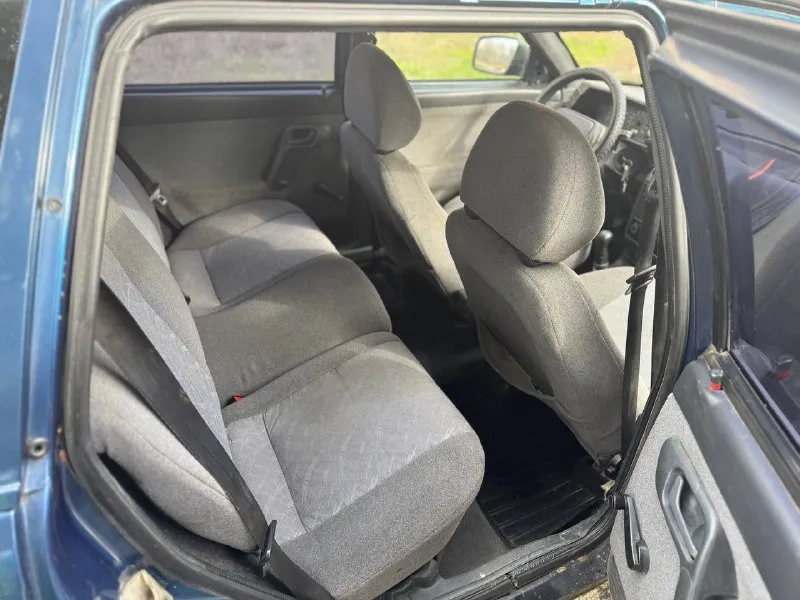 Продаю ваз 2111💥 предлагаю вашему вниманию автомобиль ваз 2111, 2005 года выпуска. двигатель объёмом 1,6 литра 16 клапанов, едет бодро. коробка передач — пятиступенчатая, работает без нареканий. автомобиль на местном учете 180, продажа с переоформлением. летом было переварено дно и пороги, а все четыре двери и днище дополнительно зашумованы. пороги и двери требуют подкраски. установлена простая аудиосистема с двумя динамиками, расположенными спереди. в салоне имеется центральный замок и два передних стеклоподъёмника, печка жарит. передняя подвеска оснащена новыми стойками в сборе от компании demfi комфорт, также заменены сайлентблоки. цена: 210 тысяч рублей с возможностью торга. автомобиль находится в докучаевске телефон для связи: +7 949 310-83-64. 📞 звоните: +7(949)3108364 - фотография - 5