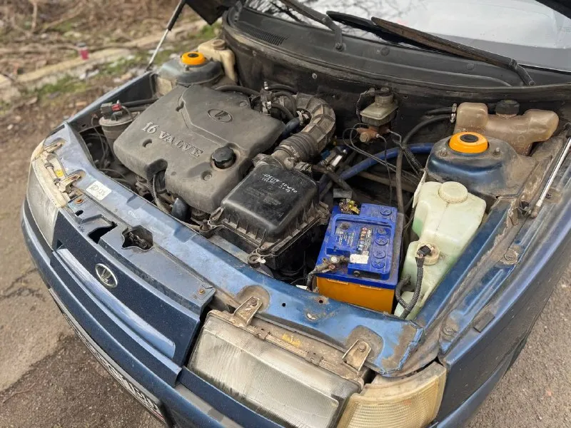 Продаю ваз 2111💥 предлагаю вашему вниманию автомобиль ваз 2111, 2005 года выпуска. двигатель объёмом 1,6 литра 16 клапанов, едет бодро. коробка передач — пятиступенчатая, работает без нареканий. автомобиль на местном учете 180, продажа с переоформлением. летом было переварено дно и пороги, а все четыре двери и днище дополнительно зашумованы. пороги и двери требуют подкраски. установлена простая аудиосистема с двумя динамиками, расположенными спереди. в салоне имеется центральный замок и два передних стеклоподъёмника, печка жарит. передняя подвеска оснащена новыми стойками в сборе от компании demfi комфорт, также заменены сайлентблоки. цена: 210 тысяч рублей с возможностью торга. автомобиль находится в докучаевске телефон для связи: +7 949 310-83-64. 📞 звоните: +7(949)3108364 - фотография - 6