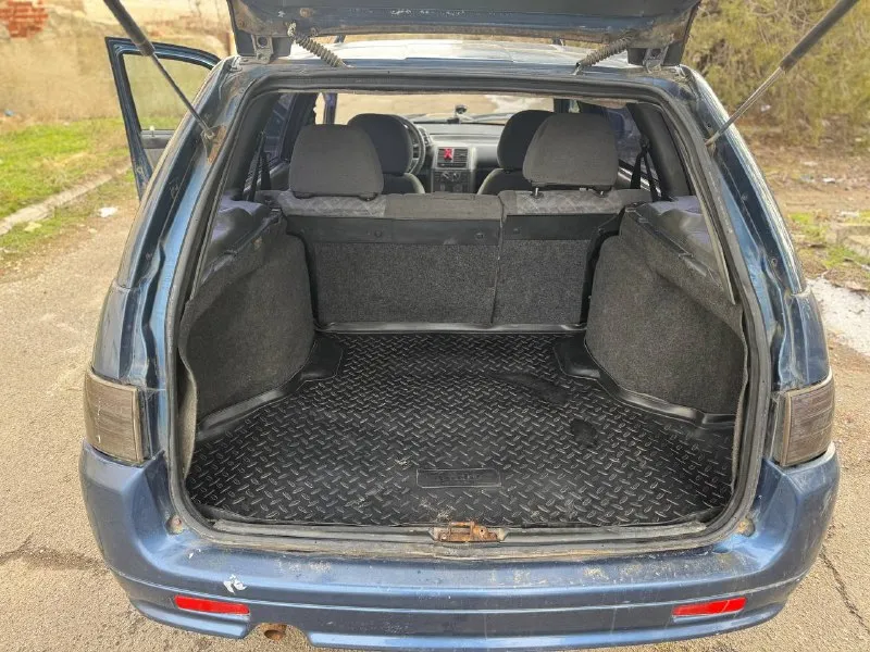 Продаю ваз 2111💥 предлагаю вашему вниманию автомобиль ваз 2111, 2005 года выпуска. двигатель объёмом 1,6 литра 16 клапанов, едет бодро. коробка передач — пятиступенчатая, работает без нареканий. автомобиль на местном учете 180, продажа с переоформлением. летом было переварено дно и пороги, а все четыре двери и днище дополнительно зашумованы. пороги и двери требуют подкраски. установлена простая аудиосистема с двумя динамиками, расположенными спереди. в салоне имеется центральный замок и два передних стеклоподъёмника, печка жарит. передняя подвеска оснащена новыми стойками в сборе от компании demfi комфорт, также заменены сайлентблоки. цена: 210 тысяч рублей с возможностью торга. автомобиль находится в докучаевске телефон для связи: +7 949 310-83-64. 📞 звоните: +7(949)3108364 - фотография - 7