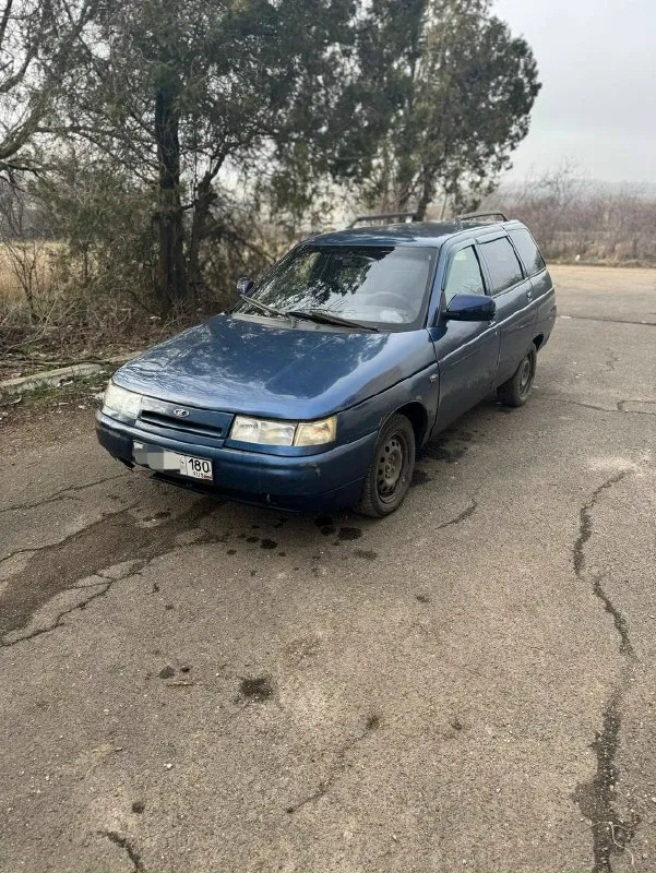 Продаю ваз 2111💥 предлагаю вашему вниманию автомобиль ваз 2111, 2005 года выпуска. двигатель объёмом 1,6 литра 16 клапанов, едет бодро. коробка передач — пятиступенчатая, работает без нареканий. автомобиль на местном учете 180, продажа с переоформлением. летом было переварено дно и пороги, а все четыре двери и днище дополнительно зашумованы. пороги и двери требуют подкраски. установлена простая аудиосистема с двумя динамиками, расположенными спереди. в салоне имеется центральный замок и два передних стеклоподъёмника, печка жарит. передняя подвеска оснащена новыми стойками в сборе от компании demfi комфорт, также заменены сайлентблоки. цена: 210 тысяч рублей с возможностью торга. автомобиль находится в докучаевске телефон для связи: +7 949 310-83-64. 📞 звоните: +7(949)3108364 - фотография - 9